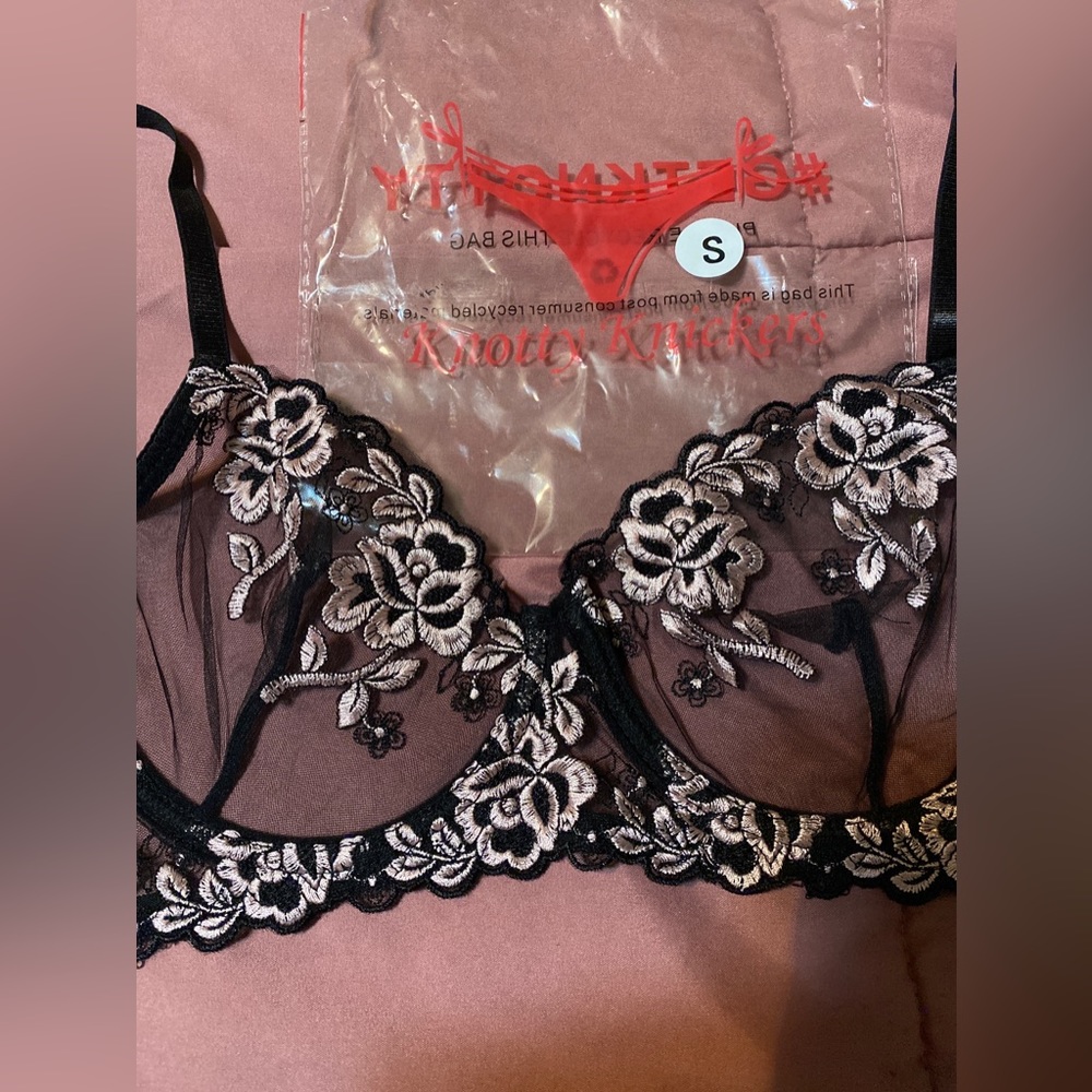 Sz Small Knotty Knickers lace bra